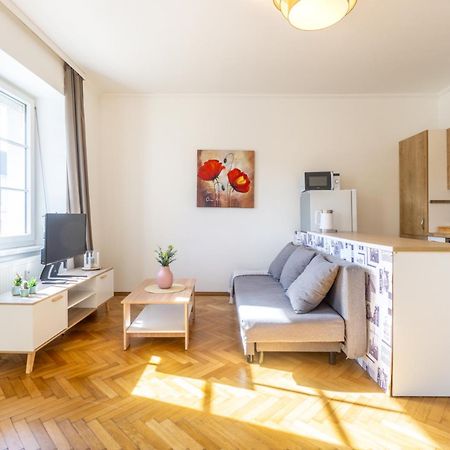 Apartamento Next To Stadion, Near To Lainzer Tiergarten Viena Exterior foto